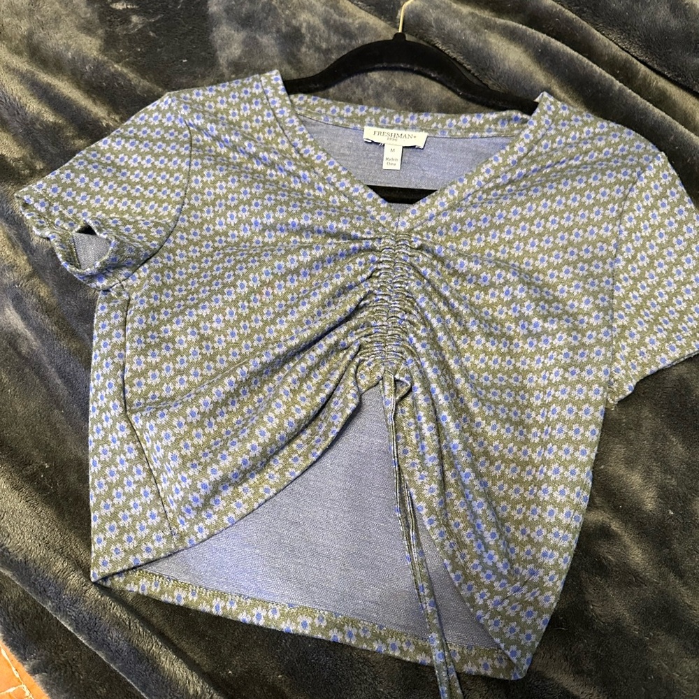Trendy Blue Floral Ruched Crop Top